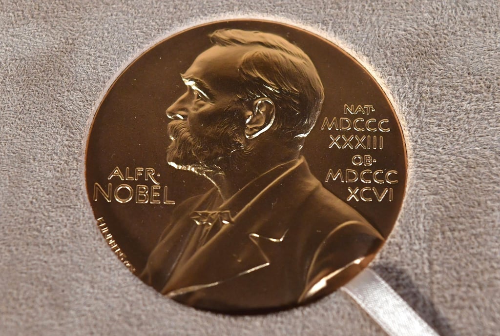 Archivfoto einer Nobelmedaille. An diesem Donnerstag wird der Literaturnobelpreis verleihen.