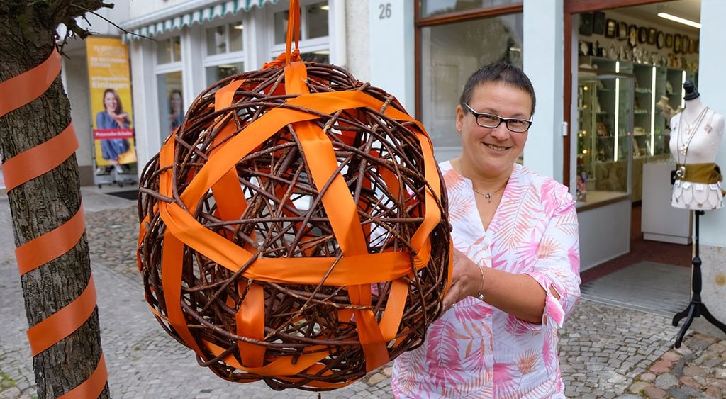 Bei „Herbstlich willkommen in der Langen Straße“ hat Geschäftsinhaberin Andrea Panick in Sachen Organisation den Hut auf.