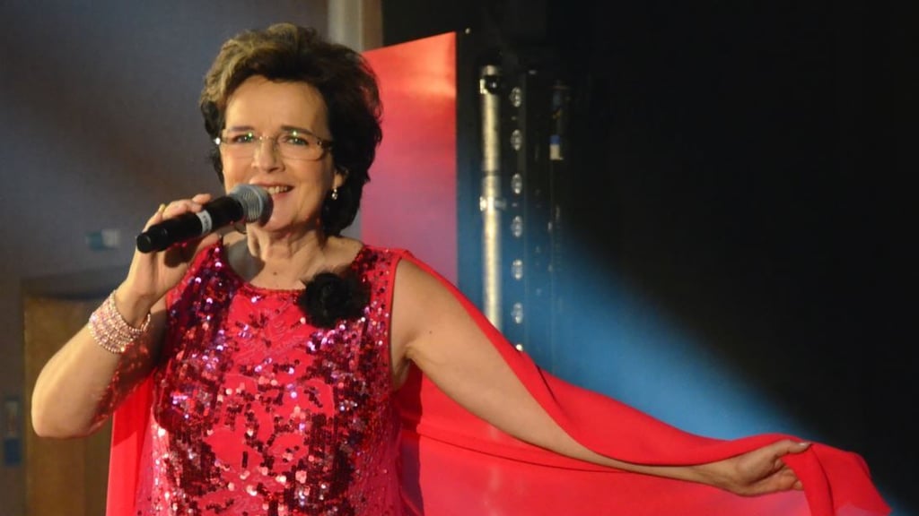 Monika Martin will ihr Publikum in Kalbe begeistern..