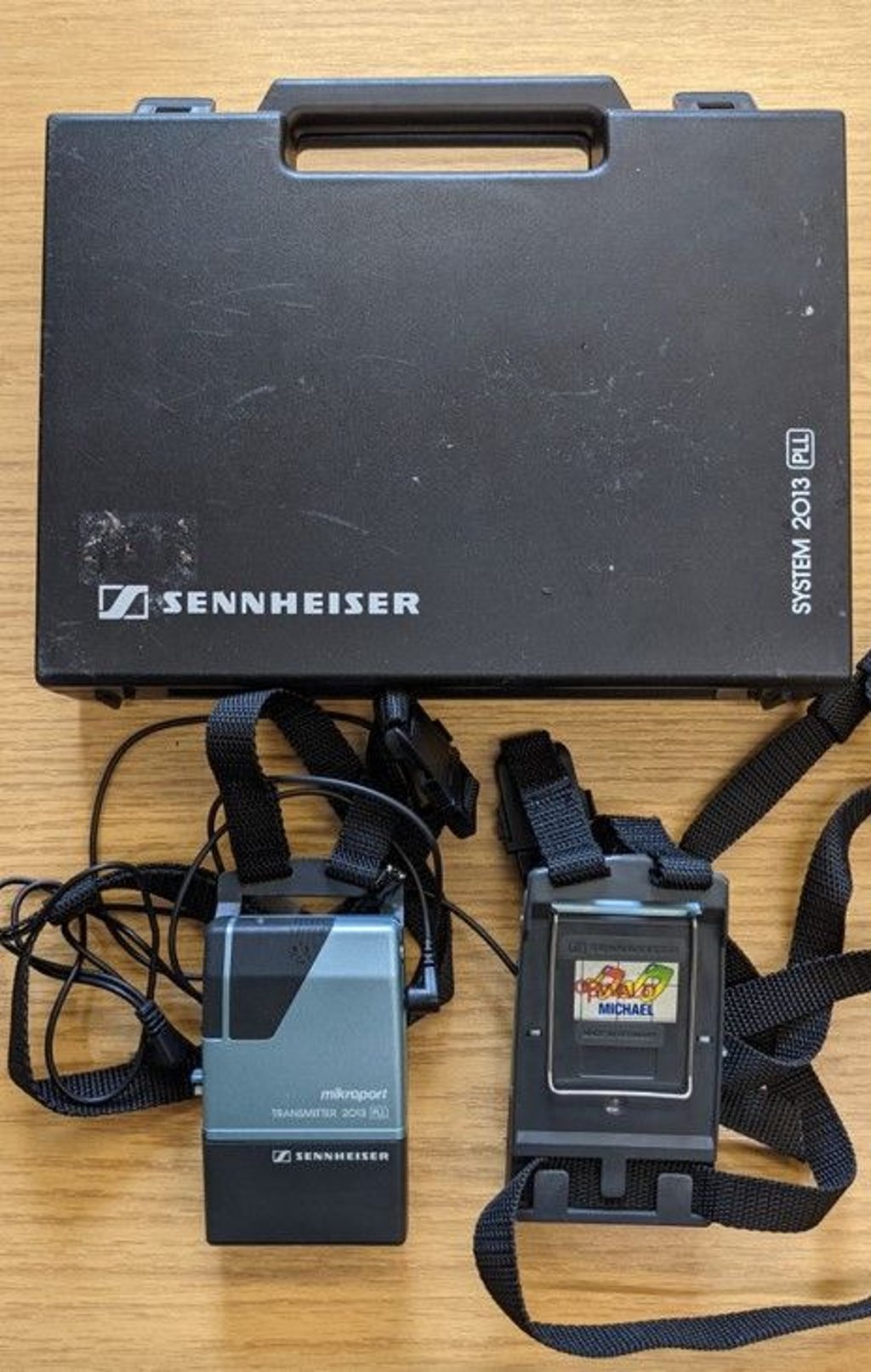 „Sennheiser“ Mikroport-je ein Transmitter / ein Receiver mit Namensschild