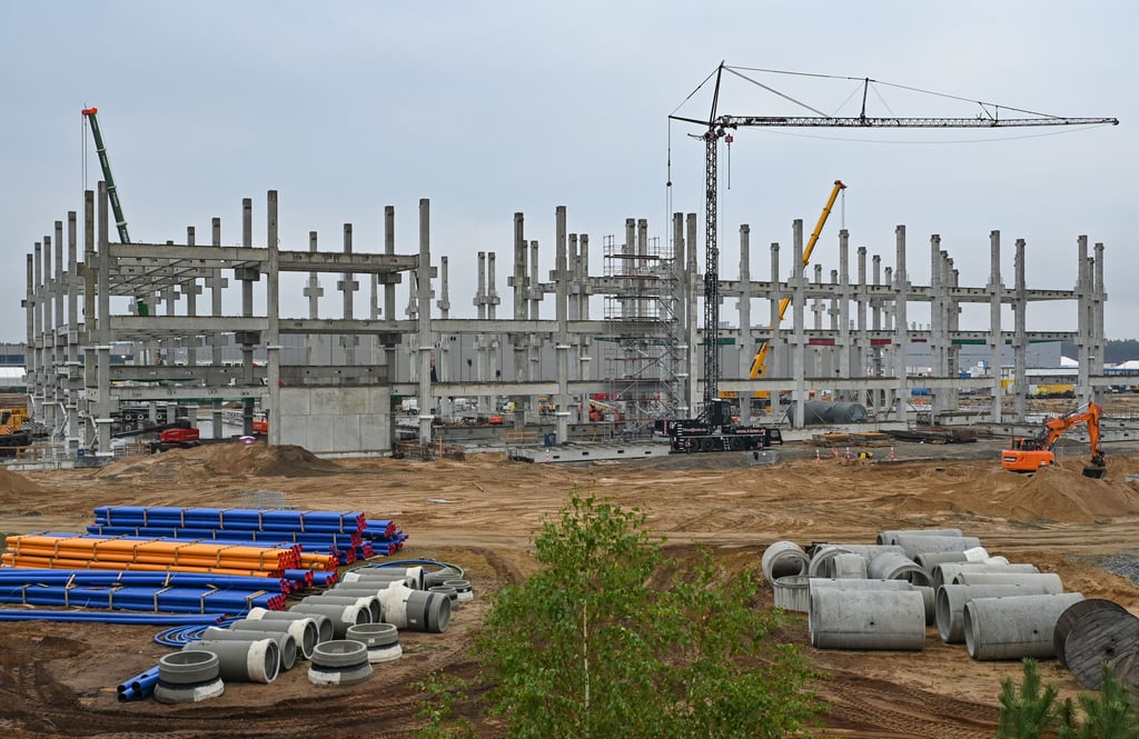 Ähnlich wie von Tesla in Brandenburg soll nahe des Magdeburger Stadtteils Ottersleben eine sogenannte Megafactory entstehen. Die Verwaltung arbeitet am Vorentwurf für das angetrebte Industriegebiet "Eulenberg", das 360 Hektar umfasst.
