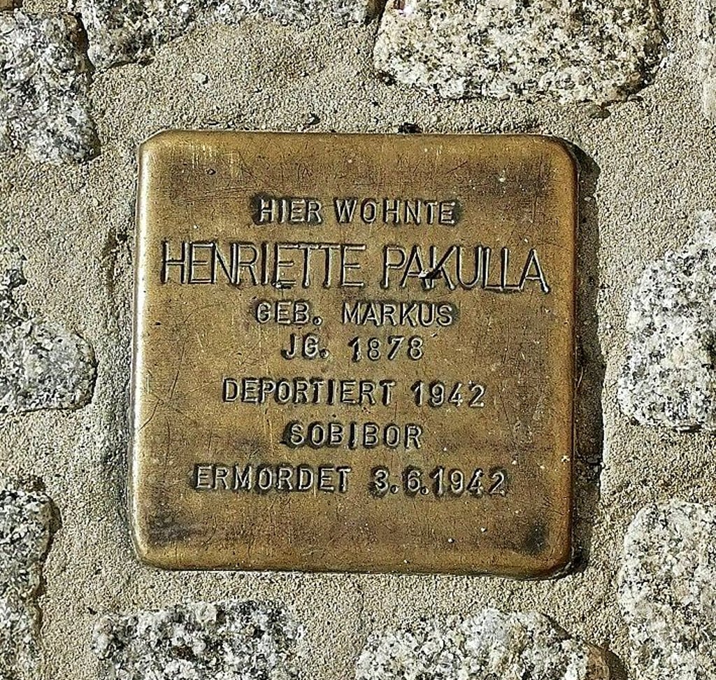 Ein geführter Spaziergang zu den Merseburger Stolpersteinen ist ein Projekt von Studierenden der Hochschule Merseburg.