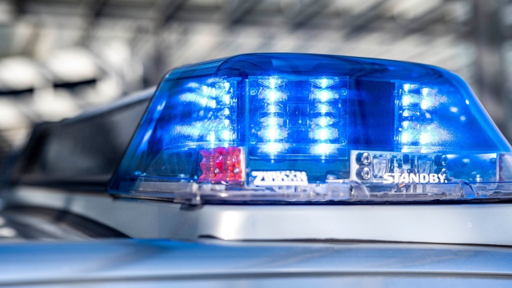 Die Polizei ist auf der Suche nach einem Vermissten. Foto: David Inderlied/ Symbol/