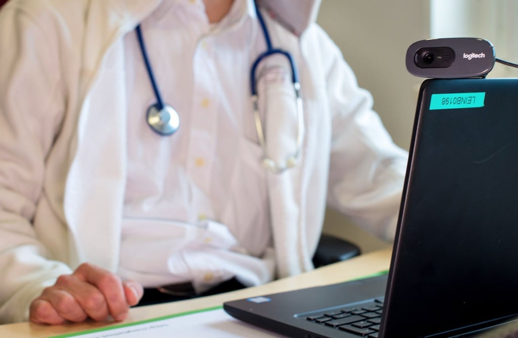 Darf eine private Krankenversicherung für ärztliche Fernbehandlungen über eine App durch Mediziner im Ausland werben? Mit dieser Frage beschäftigt sich der Bundesgerichtshof in Karlsruhe.