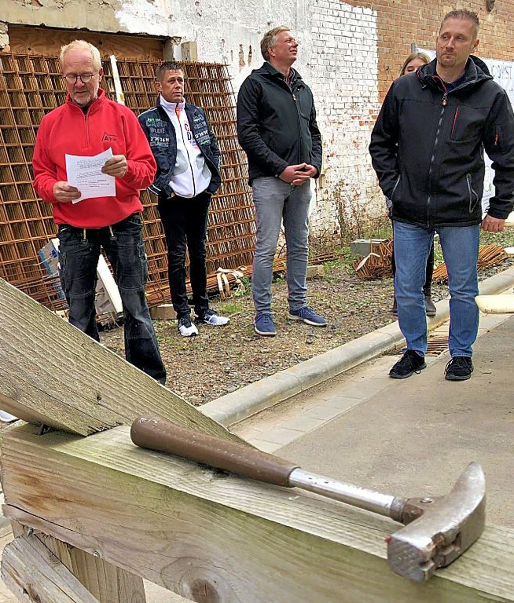 Guido Nowak hält den traditionellen Richtspruch.