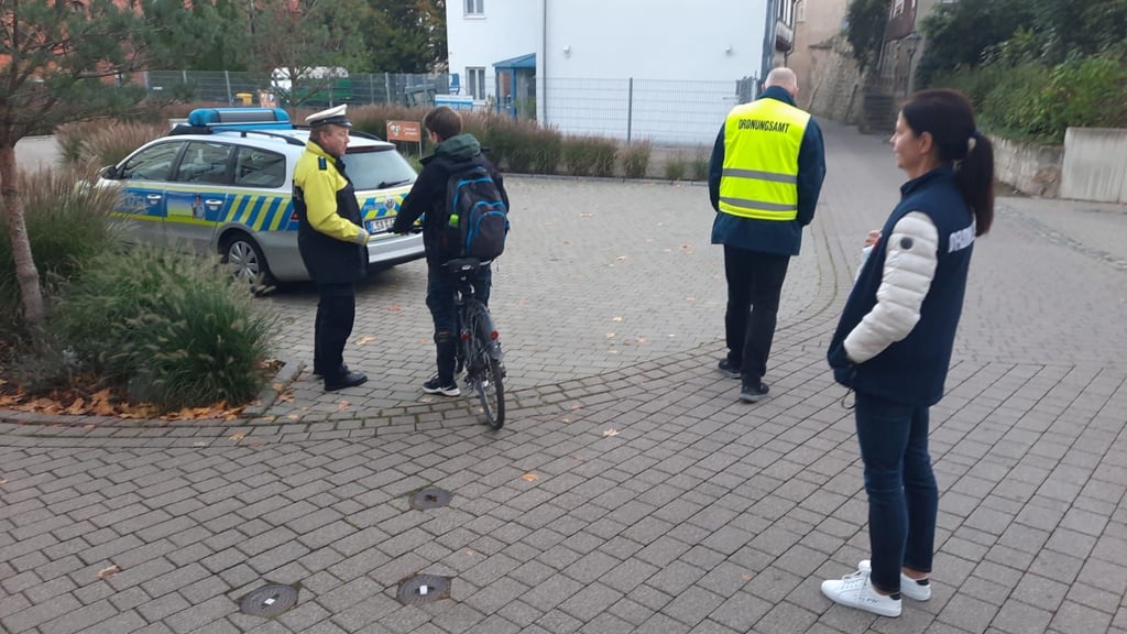 Am Morgen des 7. Oktobers wurden verstärkt Verkehrskontrollen am Tränketor in Halberstadt vorgenommen. Vor allem Radfahrer standen im Visier von Polizei, Ordnungsamt und Tiefbauamt.