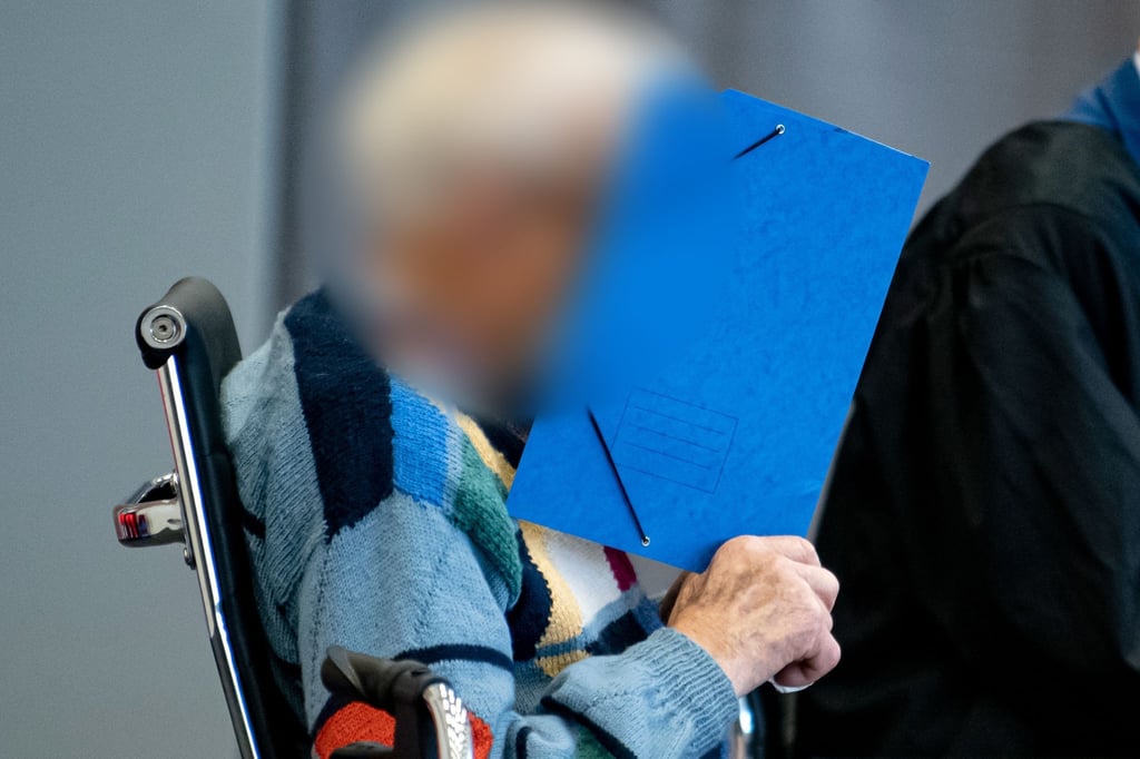 Der inzwischen 100-jährige Angeklagte im Gerichtssaal.