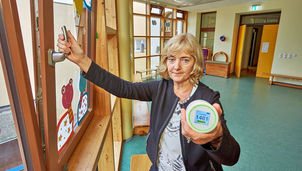 Birgit Schmidt, Leiterin der Kita Benjamin Blümchen, hofft sehr auf Luftfilter. Denn in einigen Räumen lassen sich die Fenster nur ankippen. Da helfen auch die CO2-Ampeln nur bedingt.
