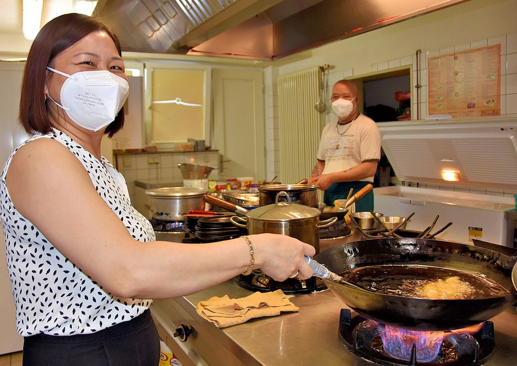 Tran Thi Dung und ihr Mann Nguyen Ngoc  Hung stammen aus Vietnam. In Haldensleben haben sie sich mit einem Restaurant eine Existenz aufgebaut. In der Zeit der strengen Corona-Vorschriften waren sie der Verzweiflung nah. Jetzt wird wieder gekocht.