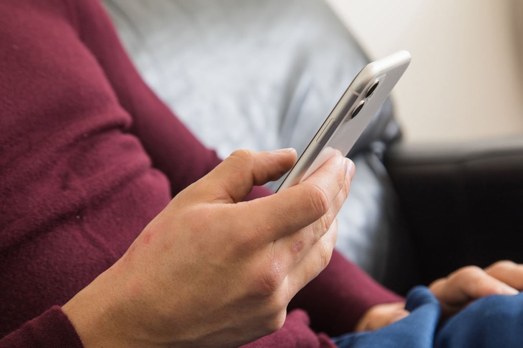 Während der Facebook-Panne haben die Handynutzer vermehrt SMS geschrieben.
