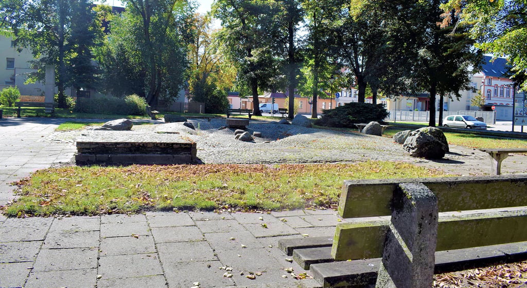 Der Friedhofsvorplatz in Gommern soll neu gestaltet werden. Vorgesehen ist, die Überarbeitung des Platzes aus den Ausgleichsbeiträgen der Stadtsanierung zu finanzieren. Ob das klappt oder inwieweit aus dem städtischen Haushalt dazugelegt werden muss, ist noch offen.