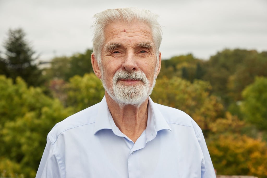 Klimaforscher Klaus Hasselmann ist von seiner Auszeichnung mit dem Physik-Nobelpreis völlig überrascht worden.