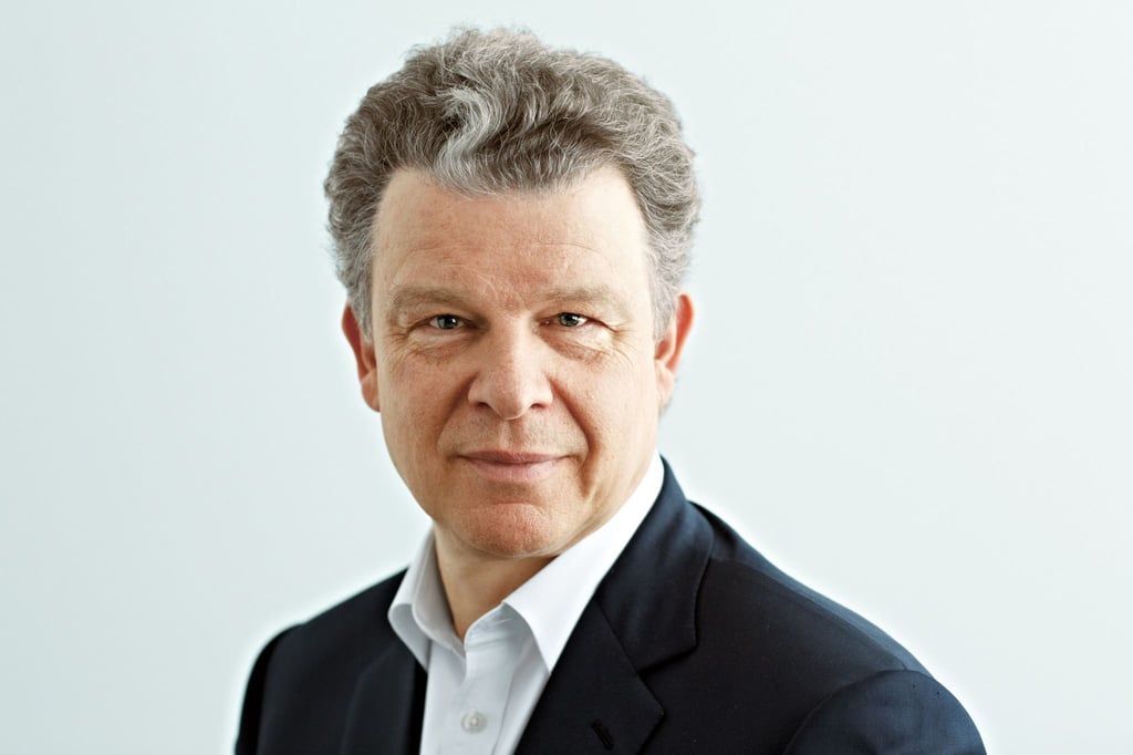 Der Vorstandsvorsitzende von Hubert Burda Media, Paul-Bernhard Kallen, hört nach mehr als zehn Jahren in der Position auf.
