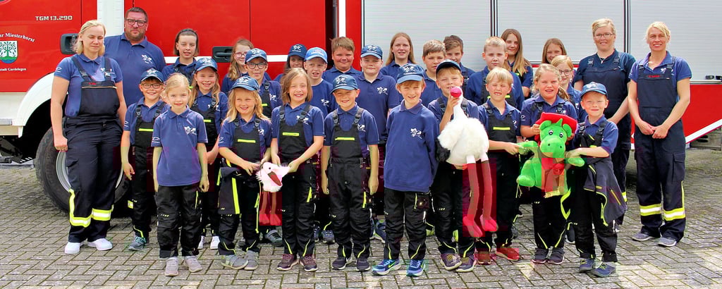Die Kinderfeuerwehr Miesterhorst. Verabschiedet wurden aus ihren Reihen Kim Schütze, Lennox Kramer, Laira Lüders, Fabien Herrmann, Paul Temme, Linda Heins, Ben Libberoth, Leon Ullrich, Emma Truthe, Maleen Hoffmann und Matilde Plock.