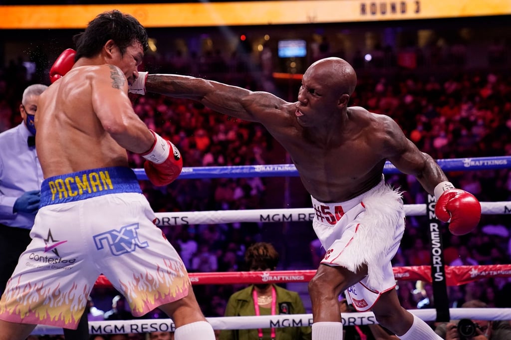 Manny Pacquiao (l) unterlag Yordenis Ugás nach Punkten.