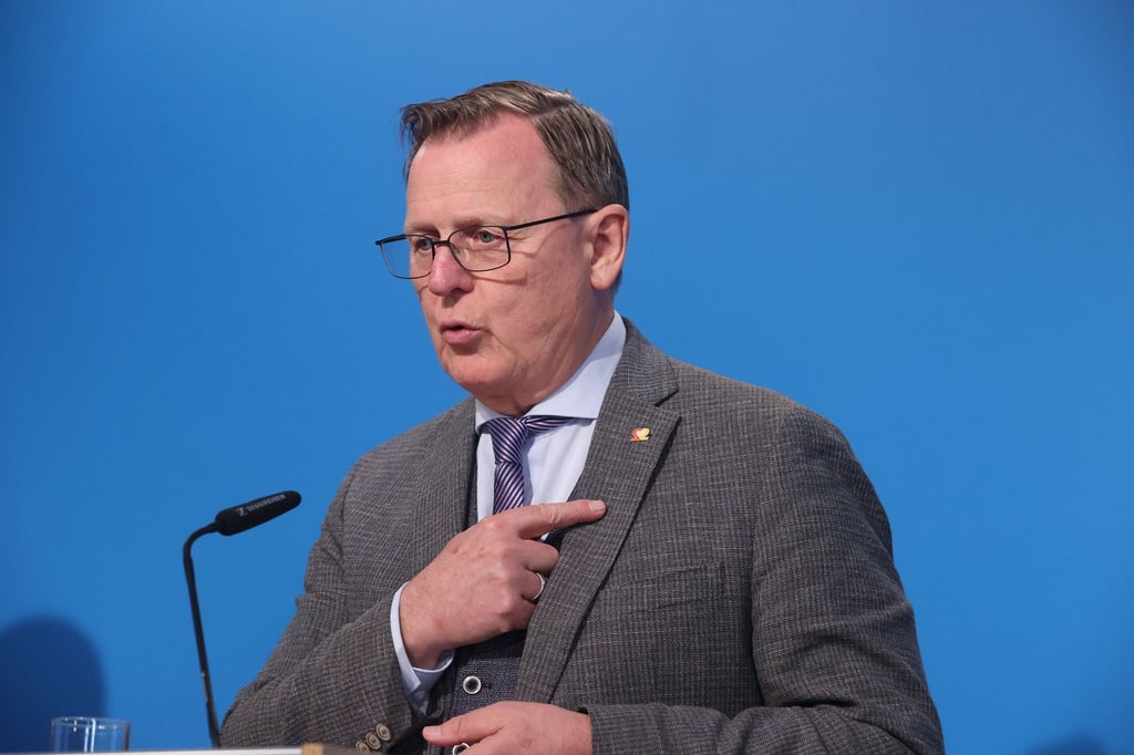 Bodo Ramelow (Die Linke)spricht bei einer Pressekonferenz.