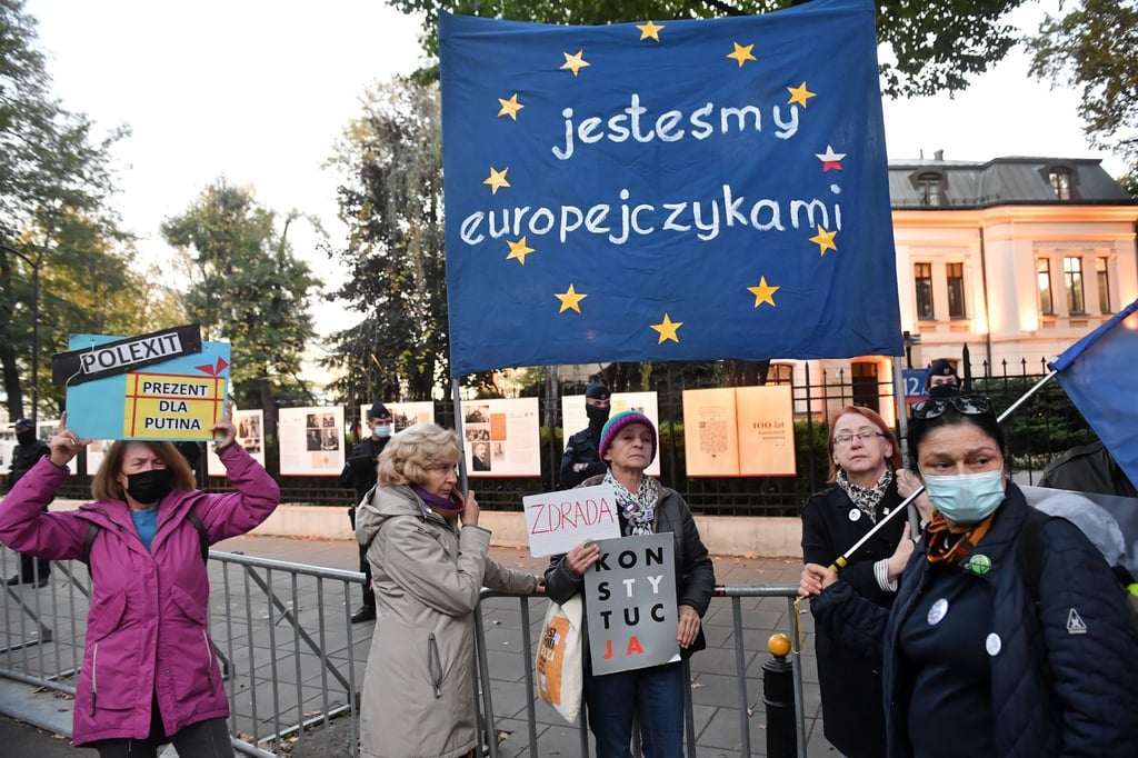 Das Verfassungsgericht in Warschau hat entschieden, dass mehrere Artikel der EU-Verträge nicht mit der polnischen Verfassung vereinbar seien.