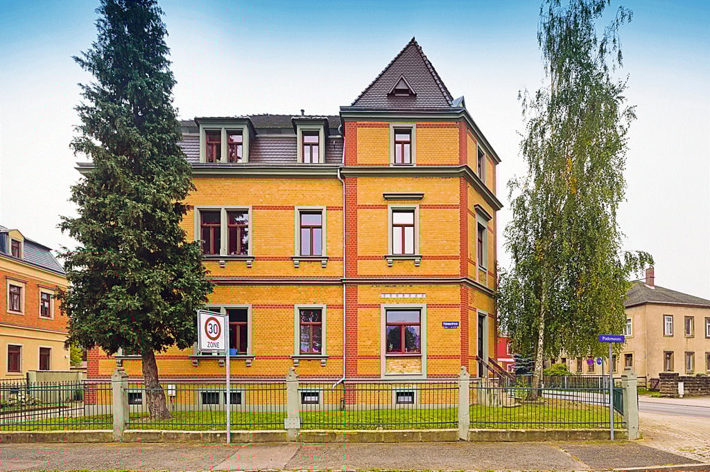 Denkmalg. Mehrfamilienhaus mit Nebengebäude in Dresden-Stetzsch / Mindestgebot 1.100.000 Euro