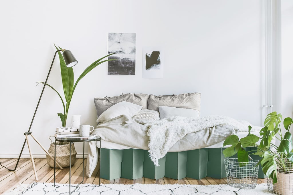 Sogar ein Bett aus Wellpappe ist möglich: Das Material ist stabiler als man denkt. Hier ein Beispiel von Room In A Box.