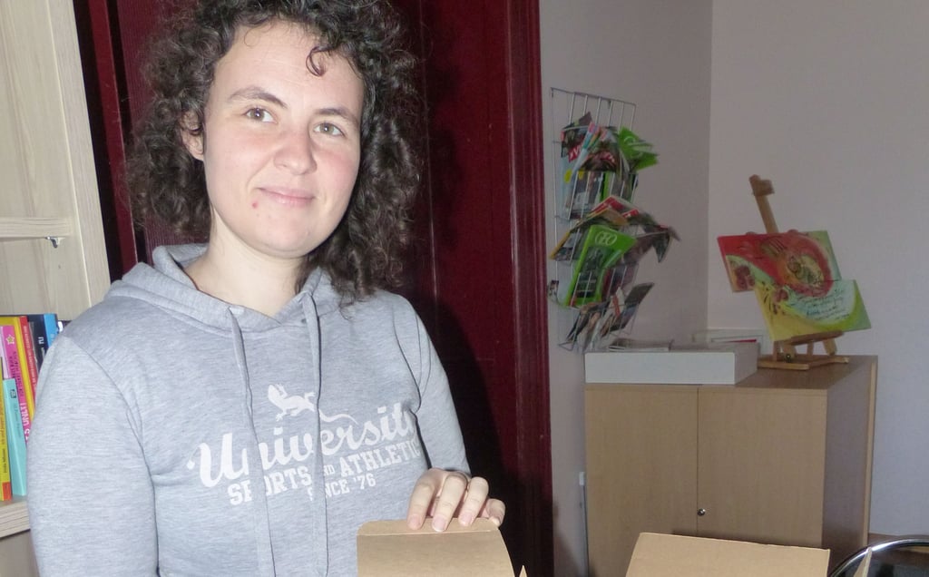 Noch sind zahlreiche Boxen mit Tampons vorhanden. Christina Etzold ist sich aber sicher, dass diese bald verteilt sein werden.