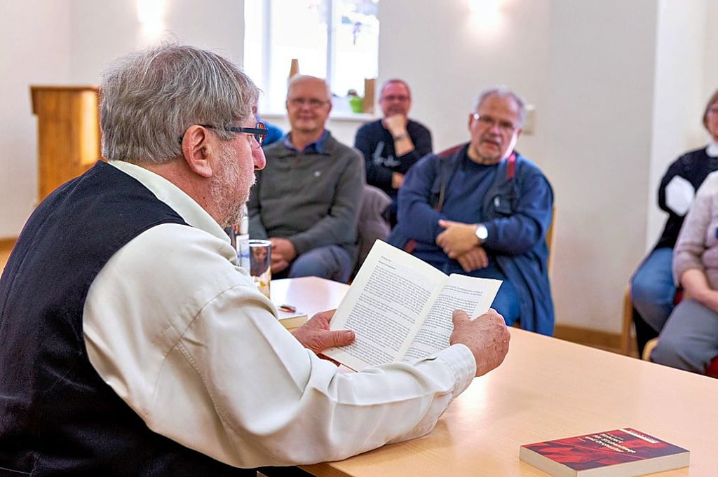 Wolfgang Rüb las im Pfarrhaus Droyßig aus seinem Roman "Konzert für Stubenfliege und Orchester".