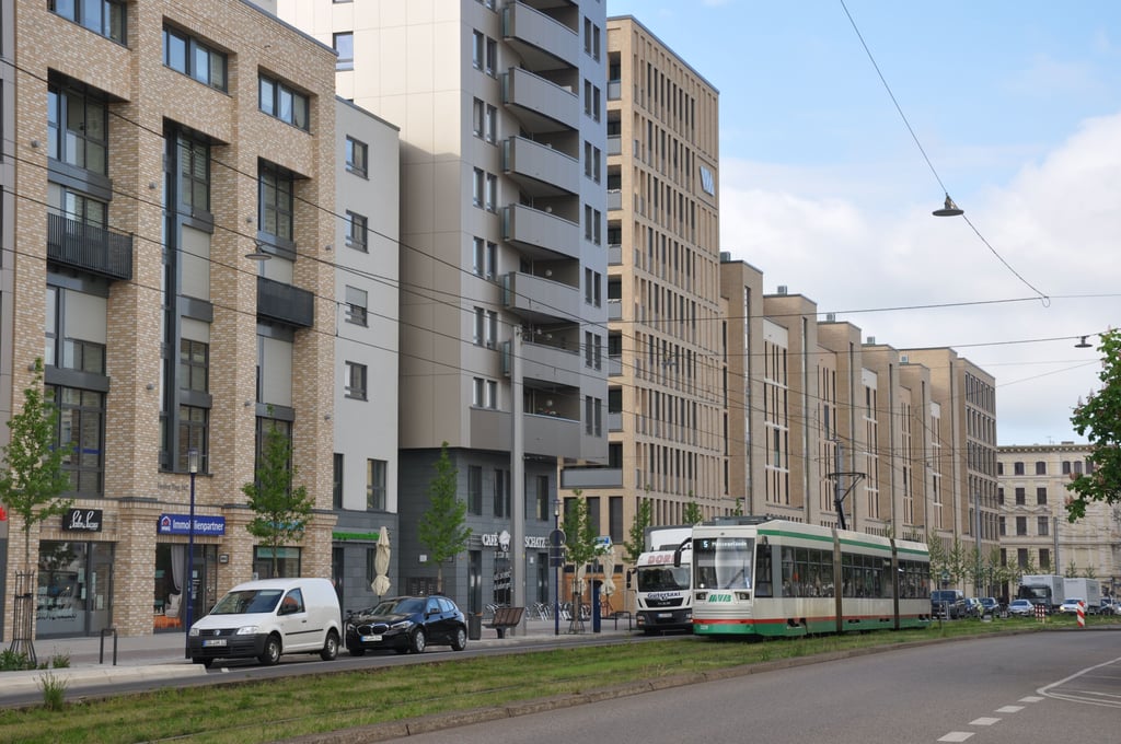 Auch im Magdeburger Domviertel (im Bild) oder im an der Erzbergerstraße entstehenden Lusisencarré seien Wohnungen „für jeden Geldbeutel“ im Angebot, sagen Peter Lackner (Wobau) und Thomas Fischbeck (MWG) und führen dafür Quardratmeter-Mietpreise ab 8 Euro als Beleg an.