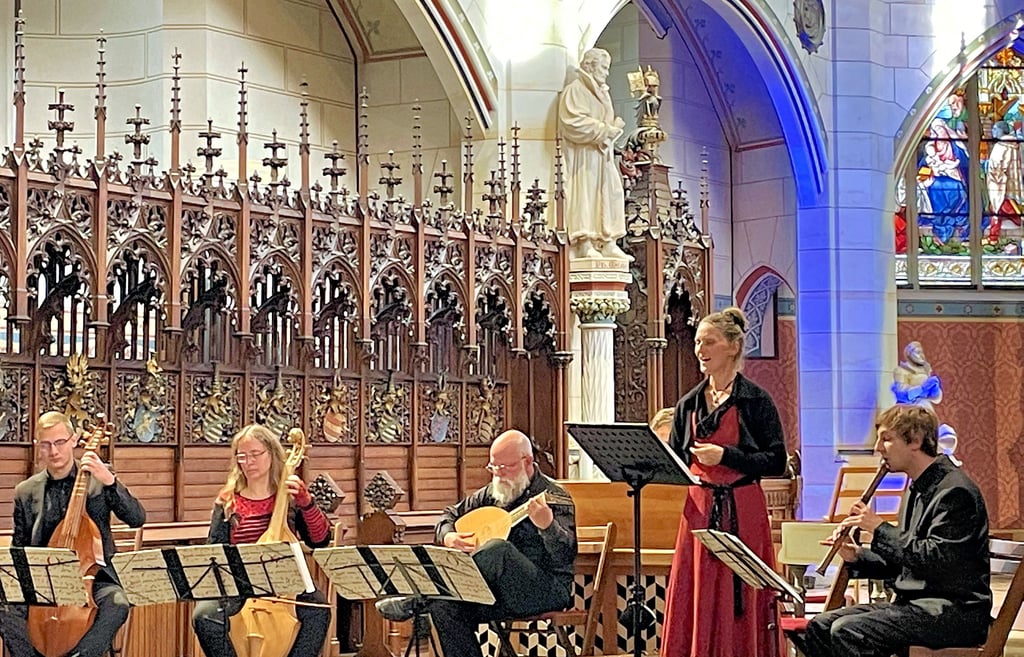 Die Wittenberger Hofkapelle hat zum Renaissance Musikfestival am Sonnabend in der Schlosskirche mit der Muse des Tanzes bekannt gemacht.