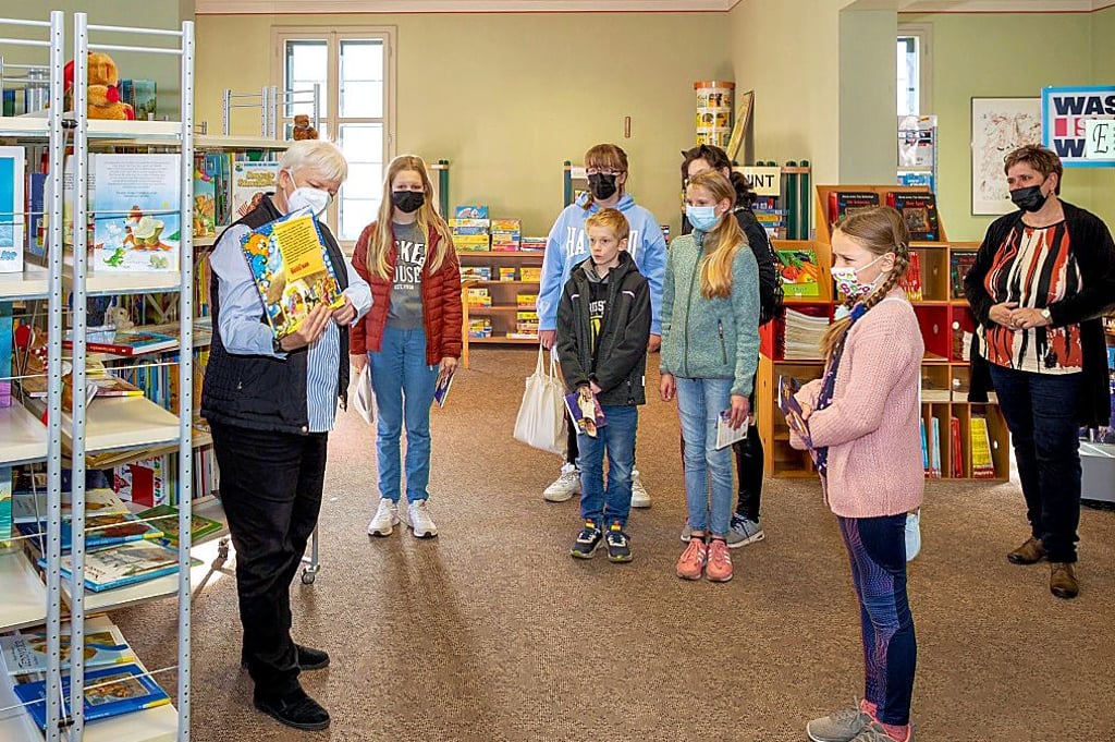 Bei Manuela Freyberg in der Zeitzer Stadtbibliothek konnten kleine Leseratten ihren Bibliotheksführerschein ablegen.