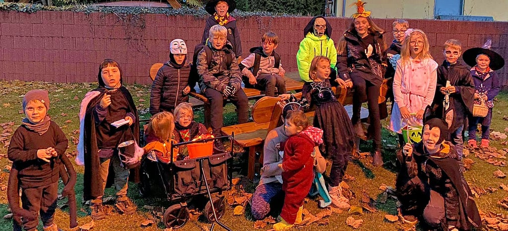 Diese Geisterschar ging jetzt in Windberge auf Halloween-Beutezug.