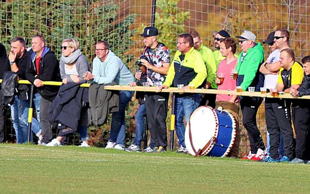 Rund 150 Fans waren beim Spiel auf dem „Kulch“ in Hergisdorf dabei.