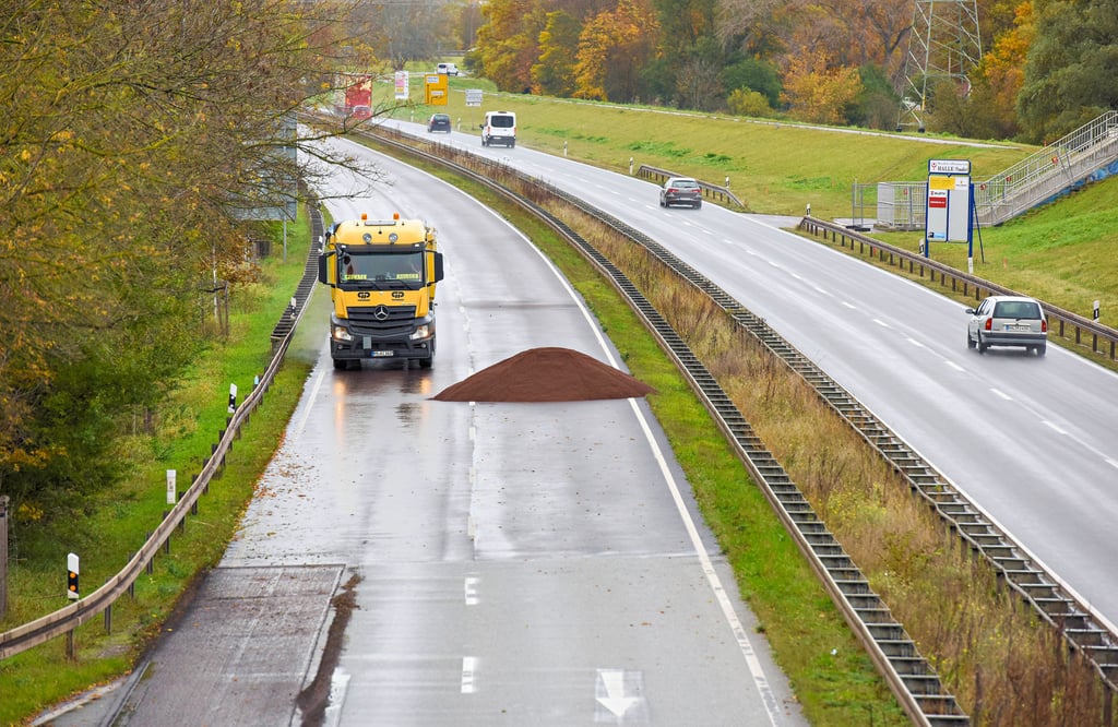 Die B80 ist stadtauswärts wegen Bauarbeiten gesperrt.