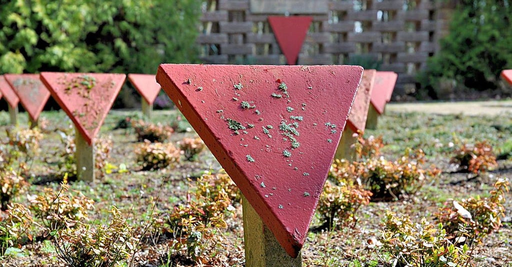 Die Denkmalschutzbehörde erteilte nun doch ihr Okay zur Neugestaltung der KZ-Gedenkstätte auf dem Miester Friedhof. Im kommenden Jahr sollen die Pläne umgesetzt werden.