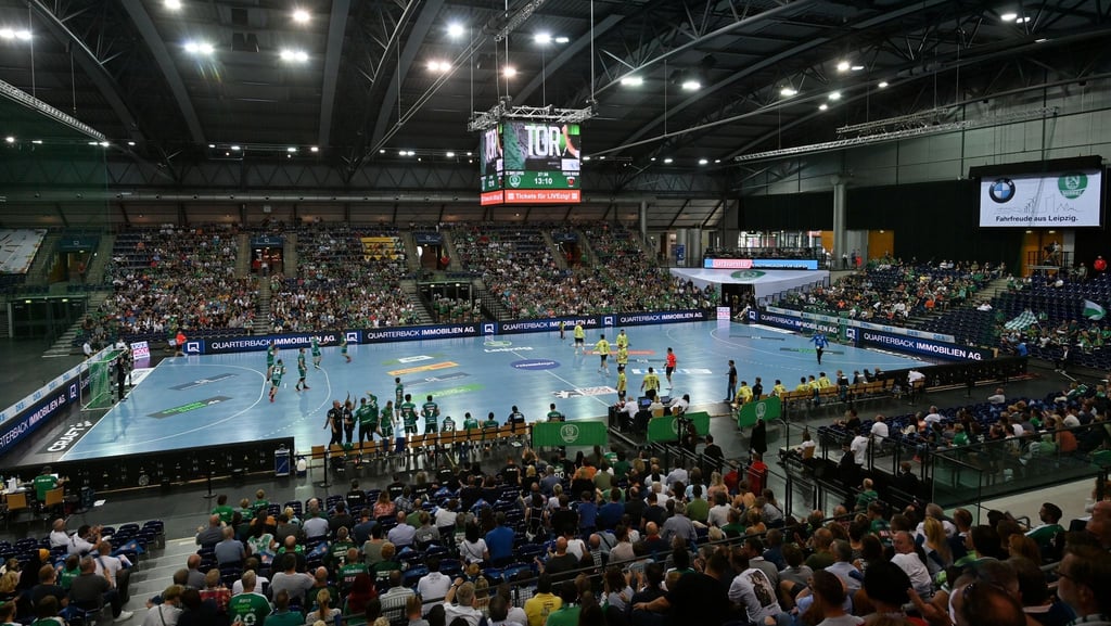 Auch in der Handball-Bundesliga füllen sich die Hallen langsam wieder.