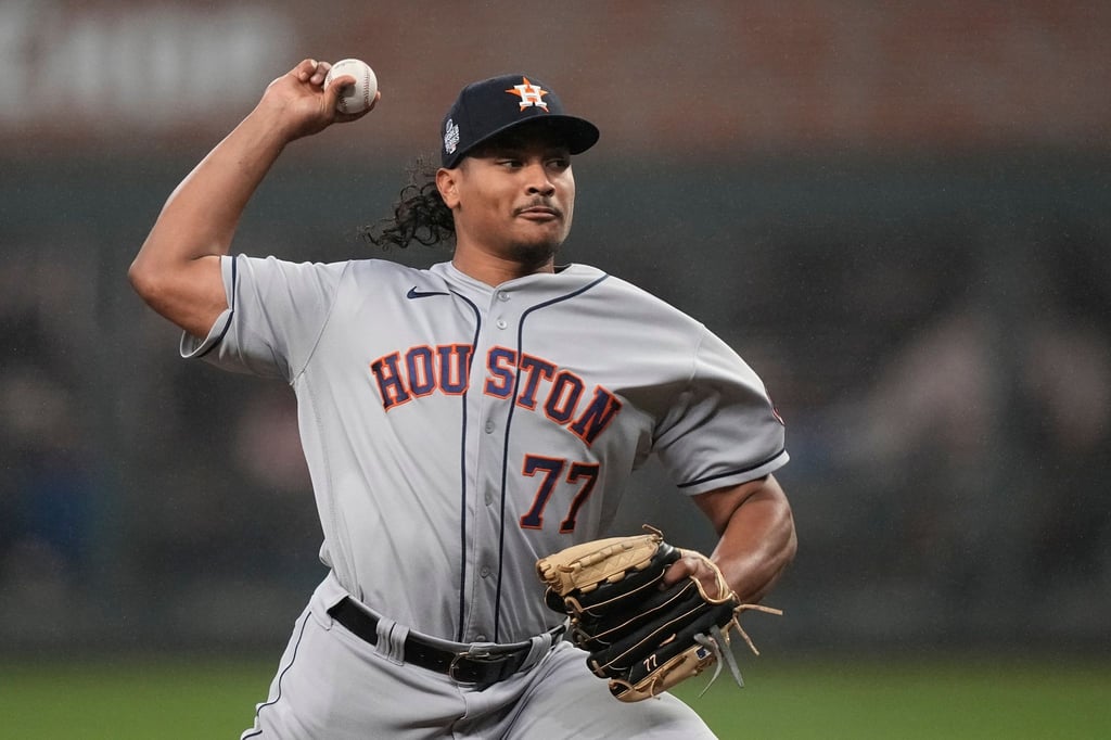 Der Starting Pitcher der Houston Astros, Luis Garcia, in Aktion.