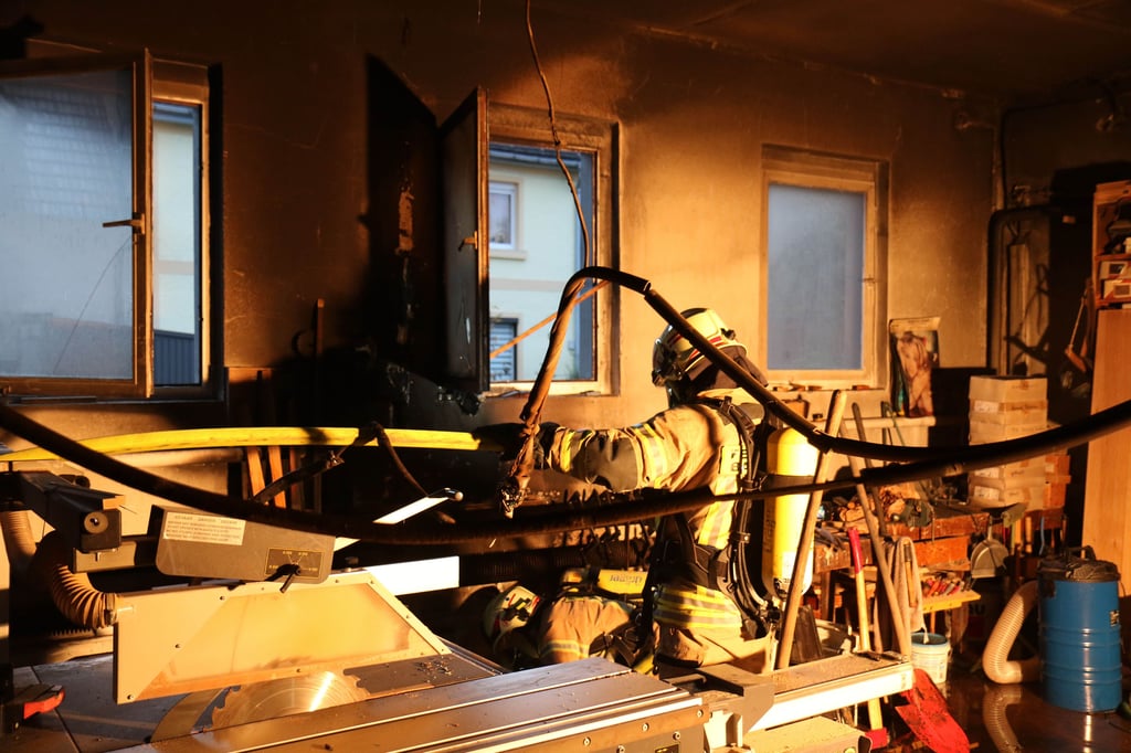 In einer Tischlerei in Lengefeld ist am Dienstagnachmittag ein Brand ausgebrochen. Die Feuerwehr Bad Kösen rückte aus.
