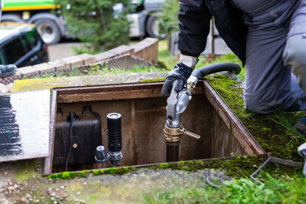 Das Heizöl geht meist in den Keller, dessen Preis hingegen nicht. Wer seinen Tank günstig befüllen möchte, könnte im Frühjahr oder Sommer bessere Karten haben.