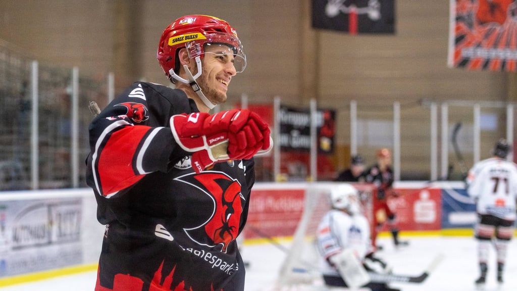 Leon Fern, hier noch im Trikot der Saale Bulls, wechselt innerhalb der DEL2.