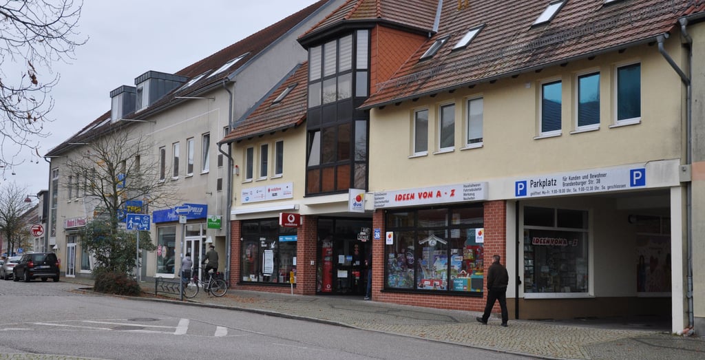Dunkle Geschäfte in der Brandenburger Straße in Genthin. Aufgrund von Facharbeiten gab es zeitweise keinen Strom.