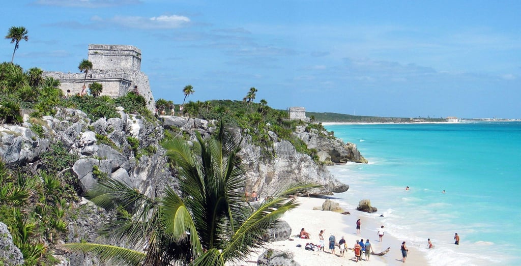 Maya-Ruine über dem Meer in Tulum: An der mexikanischen Riviera Maya sollten Reisende derzeit große Vorsicht walten lassen.