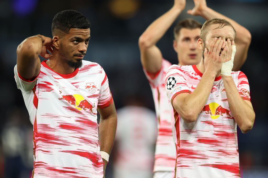 Die Spieler von RB Leipzig hadern nach dem Spiel mit der Niederlage.