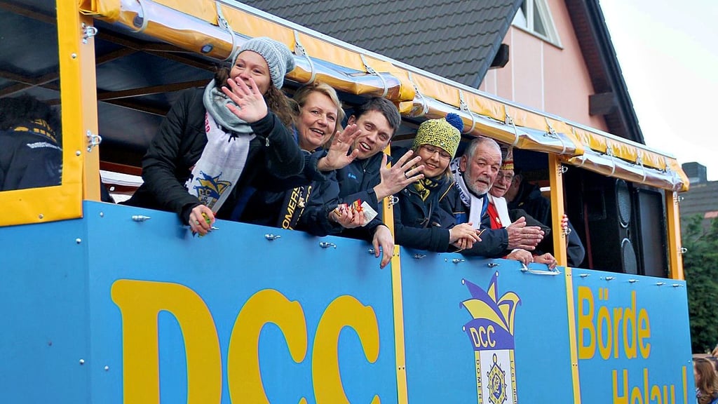 Am 13. November werden nicht nur die gastgebeneden DCC-Jecken ihren Festwagen wieder aus der Garage holen.