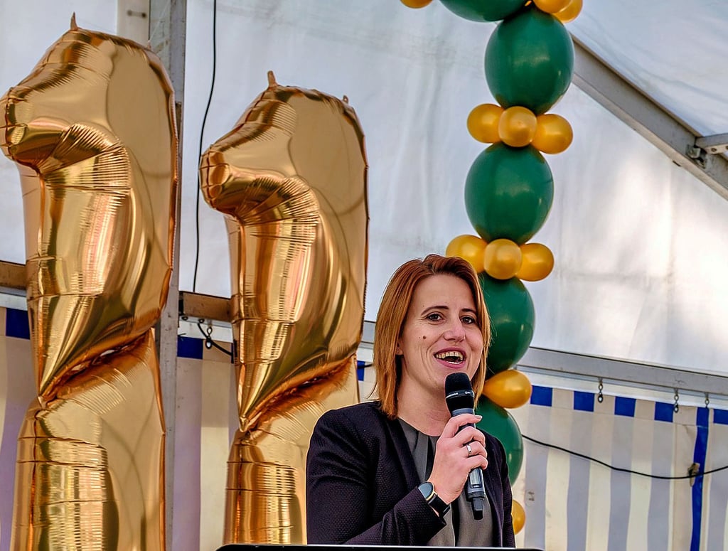 Mit dem Herbstfest hat die Gesamtschule ihr elfjähriges Bestehen gefeiert. Die neue Verwaltungsleiterin Caroline Drefs war begeistert.