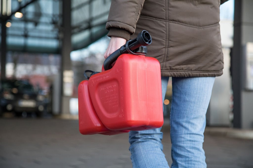 Stille Reserve: Kleine Mengen Benzin oder Diesel im Auto reichen in der Regel aus.