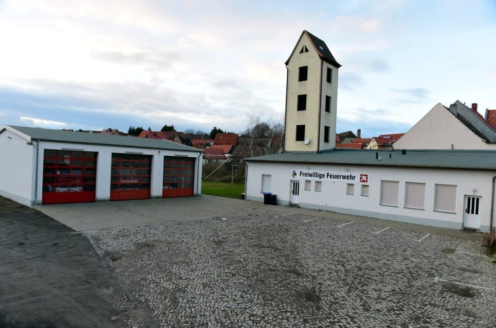 Die Feuerwehr in Gerbstedt inklusive Gerätehaus vor dem Anbau.