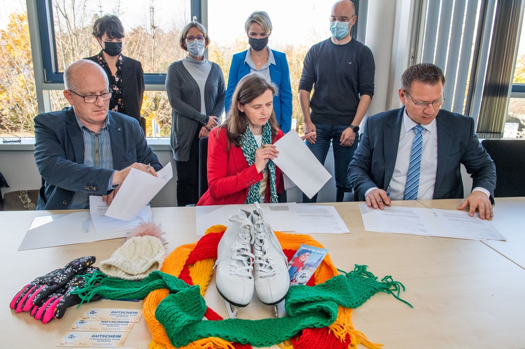 Der Innenstadtverein kann sich derweil freuen, dass TWN und Servicegesellschaft wieder den Sponsorenvertrag für die Eisbahn unterzeichneten.