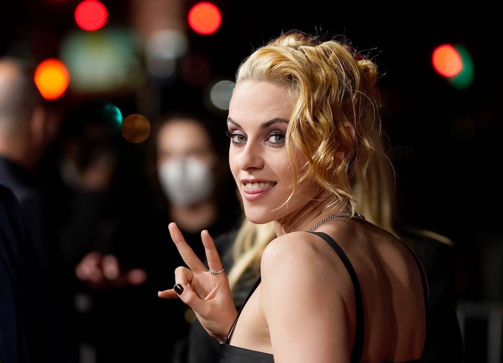 „Twilight“-Star Kristen Stewart hat sich mit der Drehbuchautorin Dylan Meyer verlobt.