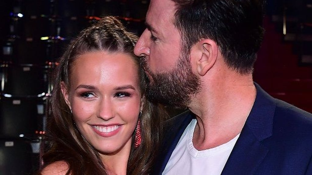 Das Fotot zeigt Laura im Jahr 2020 bei ihrer Teilnahme an der Tanzshow „Let's Dance". Natürlich lächelt sie in die Kamera.&nbsp;