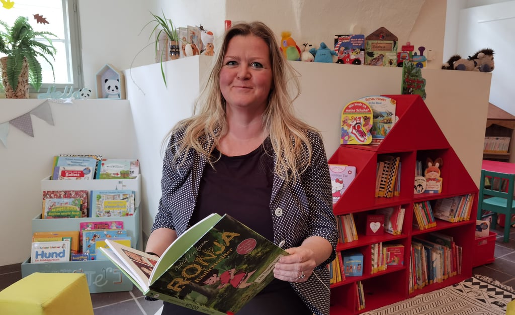 Blankenburgs Bibliothekschefin Susan Morche lädt am Donnerstag, 11. November, zur Neueröffnung der Kinderbibliothek im Ratskeller ein. Dort sind schon einige gemütliche, kindgerechte Lese-Ecken eingerichtet worden.
