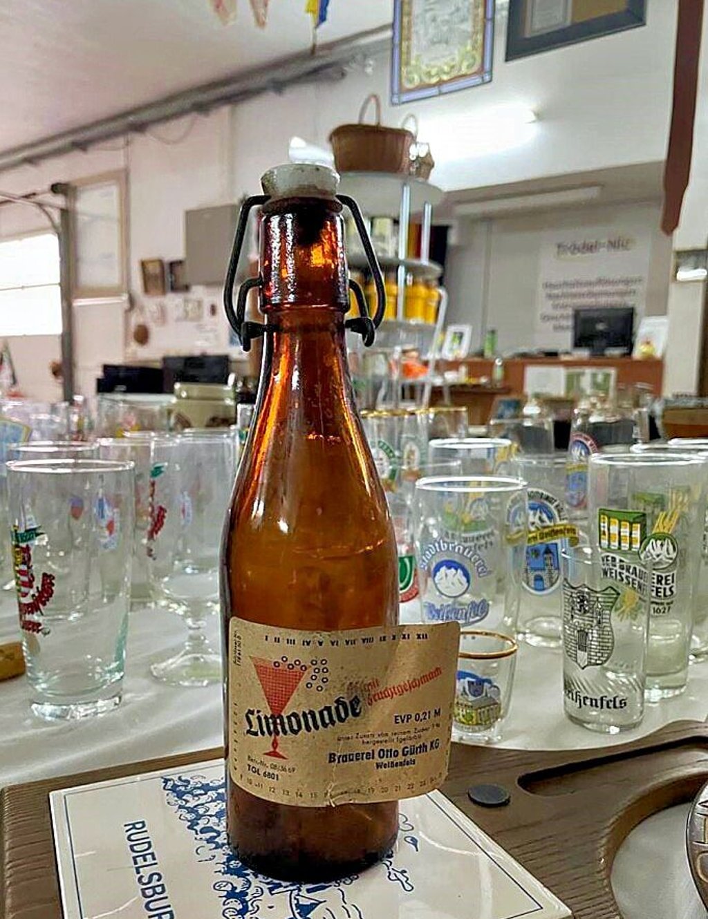 ’ne Flasche mit Bügelverschluss, ...
