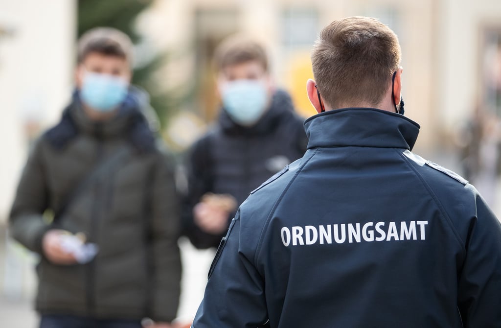 Mitarbeiter der Ordnungsämter sind im Altmarkkreis Salzwedel verstärjt auf Tour.